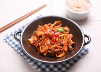 jeyuk bokum - cuisine coréenne